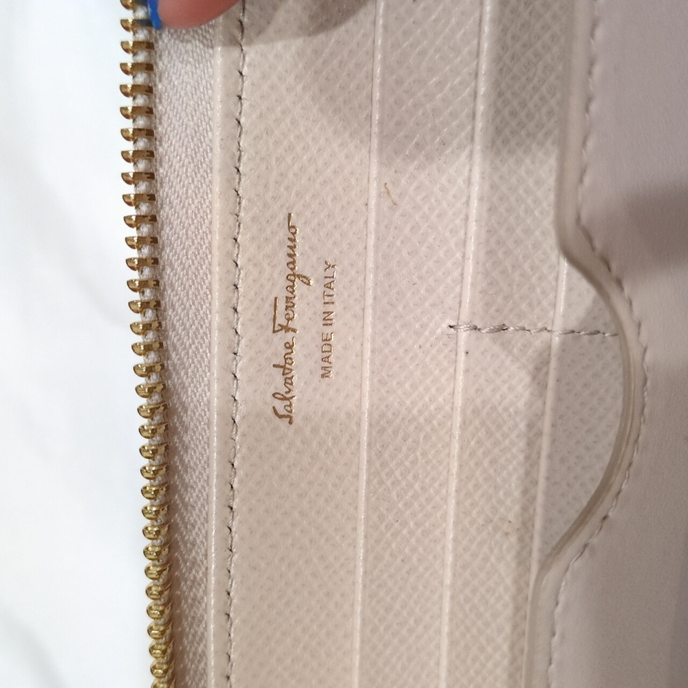 Salvatore Ferragamo Cream Beige Zip Around Wallet With Box - Picture 8 of 17